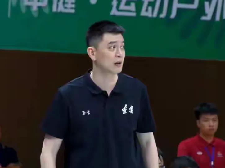 大合照, 了广东全运, 后卫线是赵