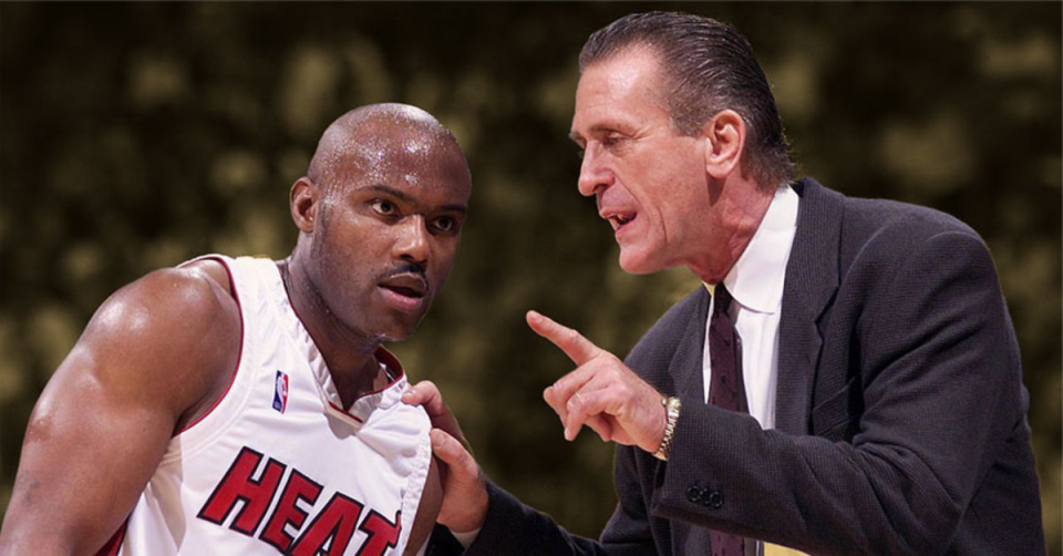 看到有人能, 合同涉嫌违