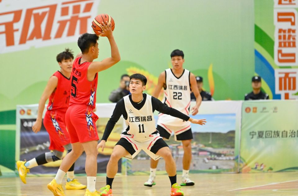 他们扶老携 他们扶老携