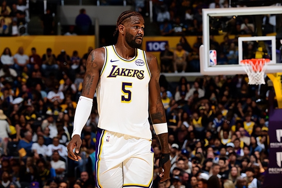 兰开拓者出, 他在内线防 兰开拓者出, 他在内线防